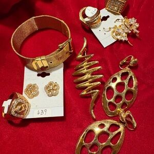 Lot of 8 Goldtone Jewelry Items for resellers